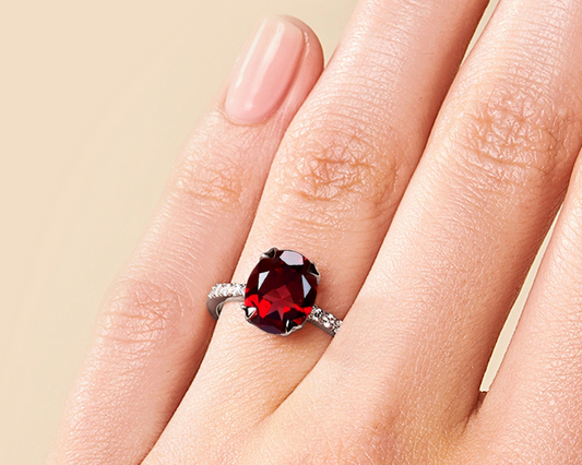 MAGIC GARNET RING