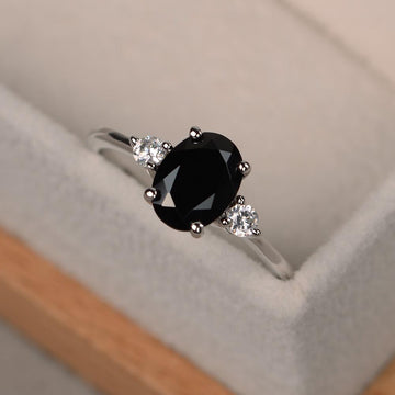 OVAL BLACK SPINEL RING